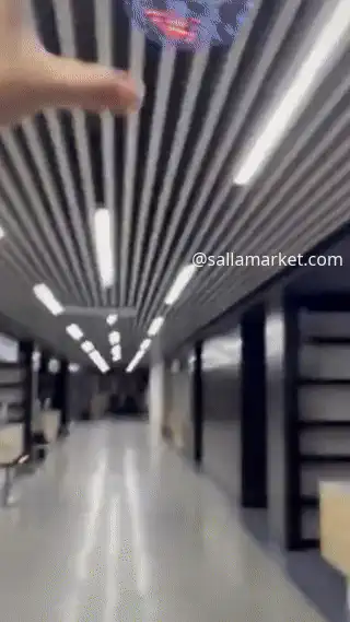 الكرة الدوارة الطائرة تحلق في الهواء